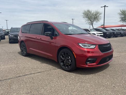 New 2026 Chrysler Pacifica Select w/ S Appearance Package FWD image 5