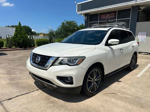 Used 2018 Nissan Pathfinder SL w/ SL Premium Package FWD image 1