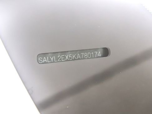 Used 2019 Land Rover Range Rover Velar R-Dynamic SE image 25