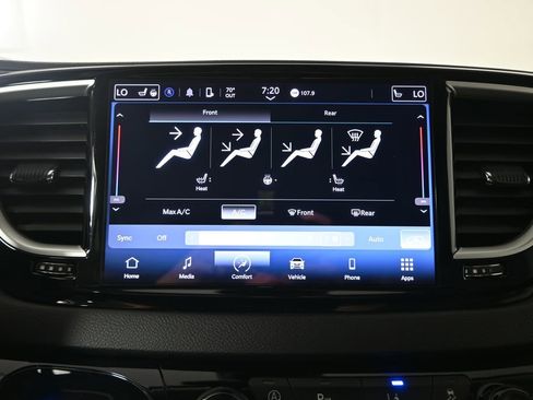 Used 2024 Chrysler Pacifica Touring-L FWD image 29