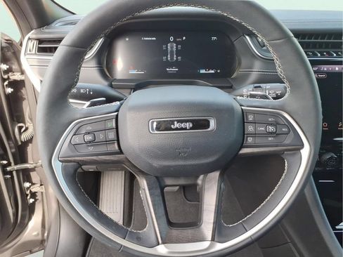 Used 2024 Jeep Grand Cherokee Limited AWD/4WD image 24