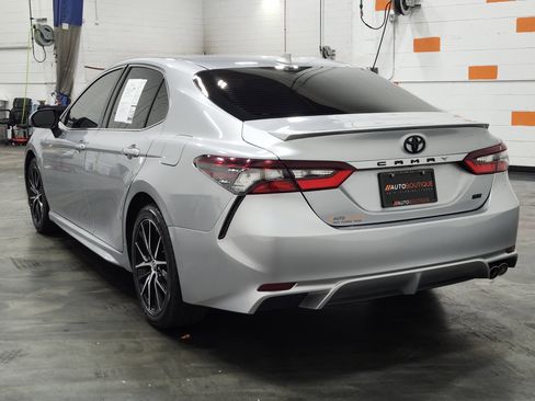 Used 2022 Toyota Camry SE image 8