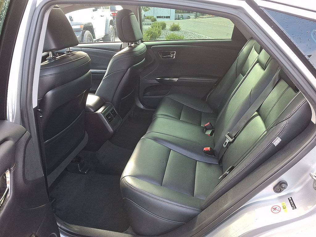 Used 2018 Toyota Avalon Touring w/ All Weather Liner Package FWD image 12