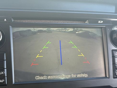 Used 2018 Nissan Titan SL w/ Chrome Package image 28