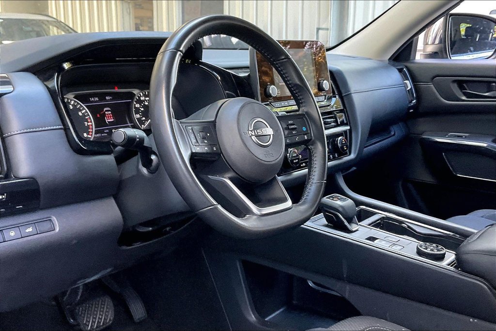 Used 2025 Nissan Pathfinder SV AWD/4WD image 4