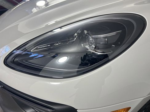 Certified 2023 Porsche Macan Turbo image 15