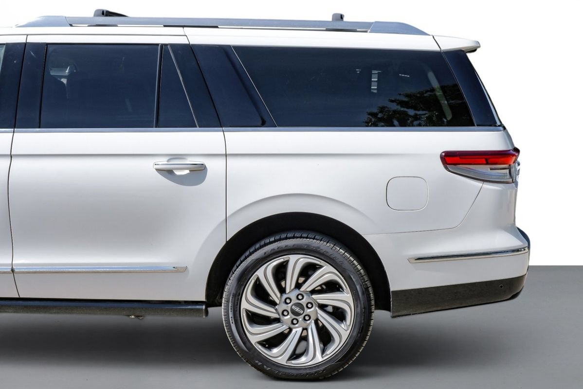 Used 2023 Lincoln Navigator L Reserve AWD/4WD image 11