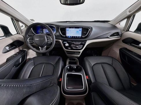 Used 2024 Chrysler Pacifica Limited FWD image 10