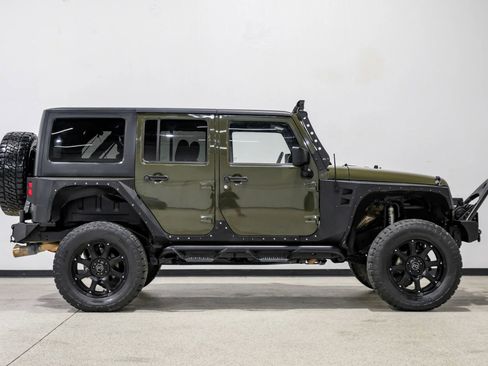 Used 2015 Jeep Wrangler Unlimited Sahara w/ Connectivity Group image 5