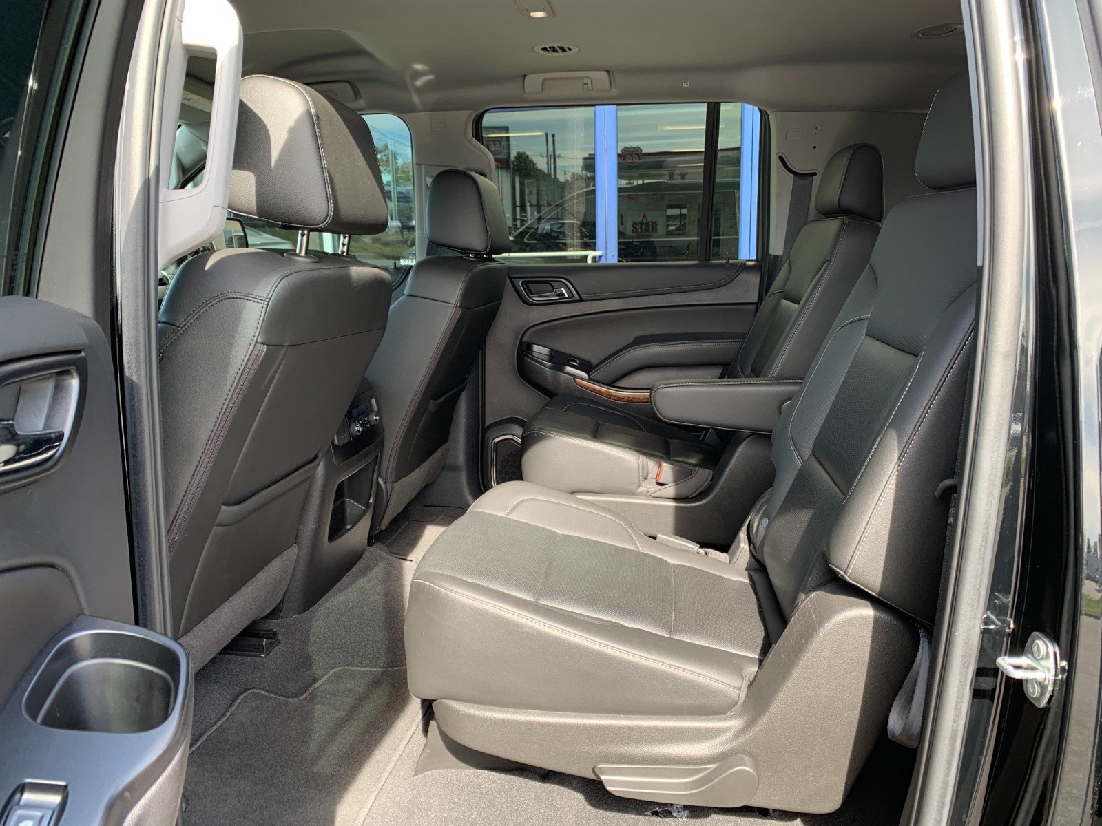 Used 2020 Chevrolet Suburban Premier w/ Max Trailering Package AWD/4WD image 31
