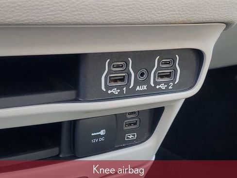 Used 2022 Chrysler Pacifica Touring-L image 33