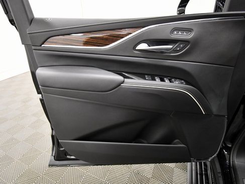 Used 2024 Cadillac Escalade Premium Luxury w/ Performance Package image 13