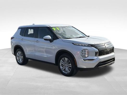 Used 2023 Mitsubishi Outlander ES FWD image 7