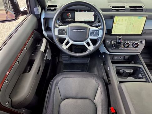 Used 2024 Land Rover Defender 130 X-Dynamic SE AWD/4WD image 13