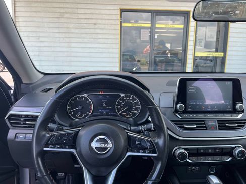 Used 2025 Nissan Altima 2.5 SR FWD image 32