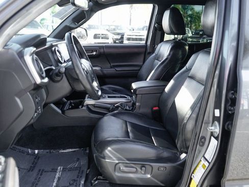 Used 2023 Toyota Tacoma Limited image 17