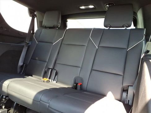 Used 2024 Cadillac Escalade Premium Luxury AWD/4WD image 15