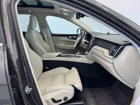 Used 2022 Volvo XC60 T8 Inscription w/ Advanced Package image 16