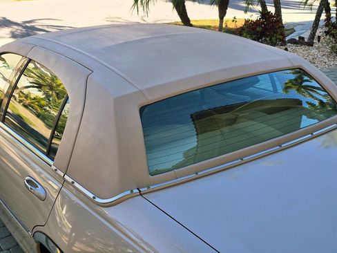 Used 2003 Lincoln Town Car Cartier image 10