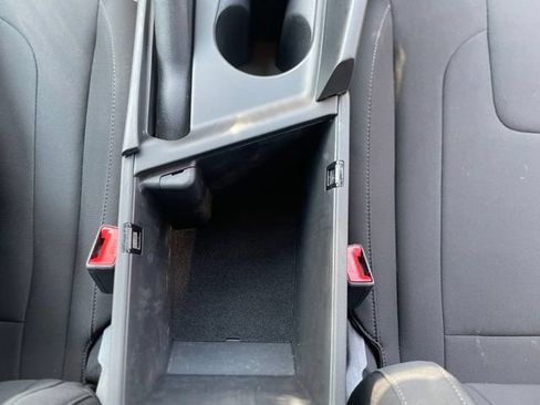 Used 2025 Hyundai Elantra Sport FWD image 32