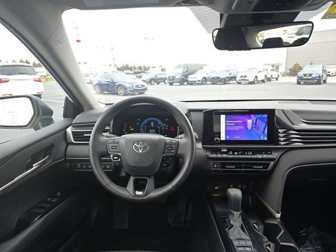 Used 2025 Toyota Camry XSE image 9