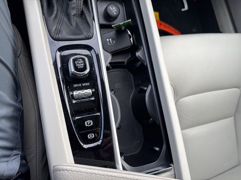 Used 2020 Volvo S60 T5 Momentum image 22