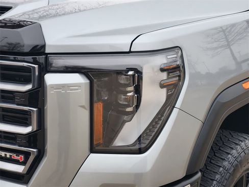 Used 2025 GMC Sierra 2500 AT4 w/ AT4 Premium Plus Package image 8