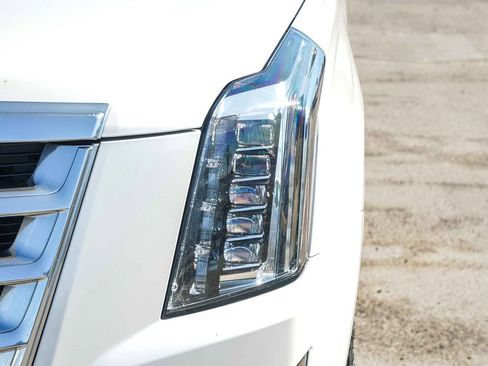 Used 2020 Cadillac Escalade Luxury AWD/4WD image 8