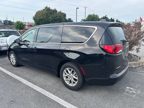 Used 2024 Chrysler Voyager LX FWD image 3