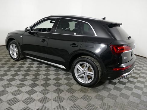Used 2024 Audi Q5 e Premium w/ Convenience Package image 5