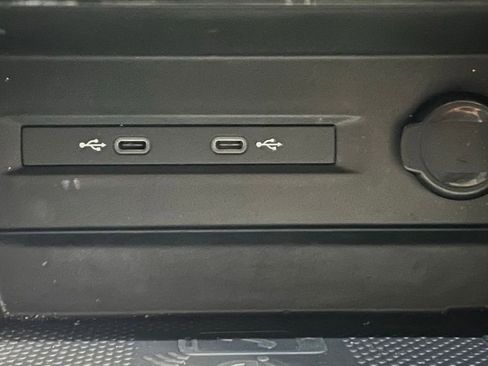 Used 2023 Volkswagen Taos SE w/ Panoramic Sunroof Package image 13