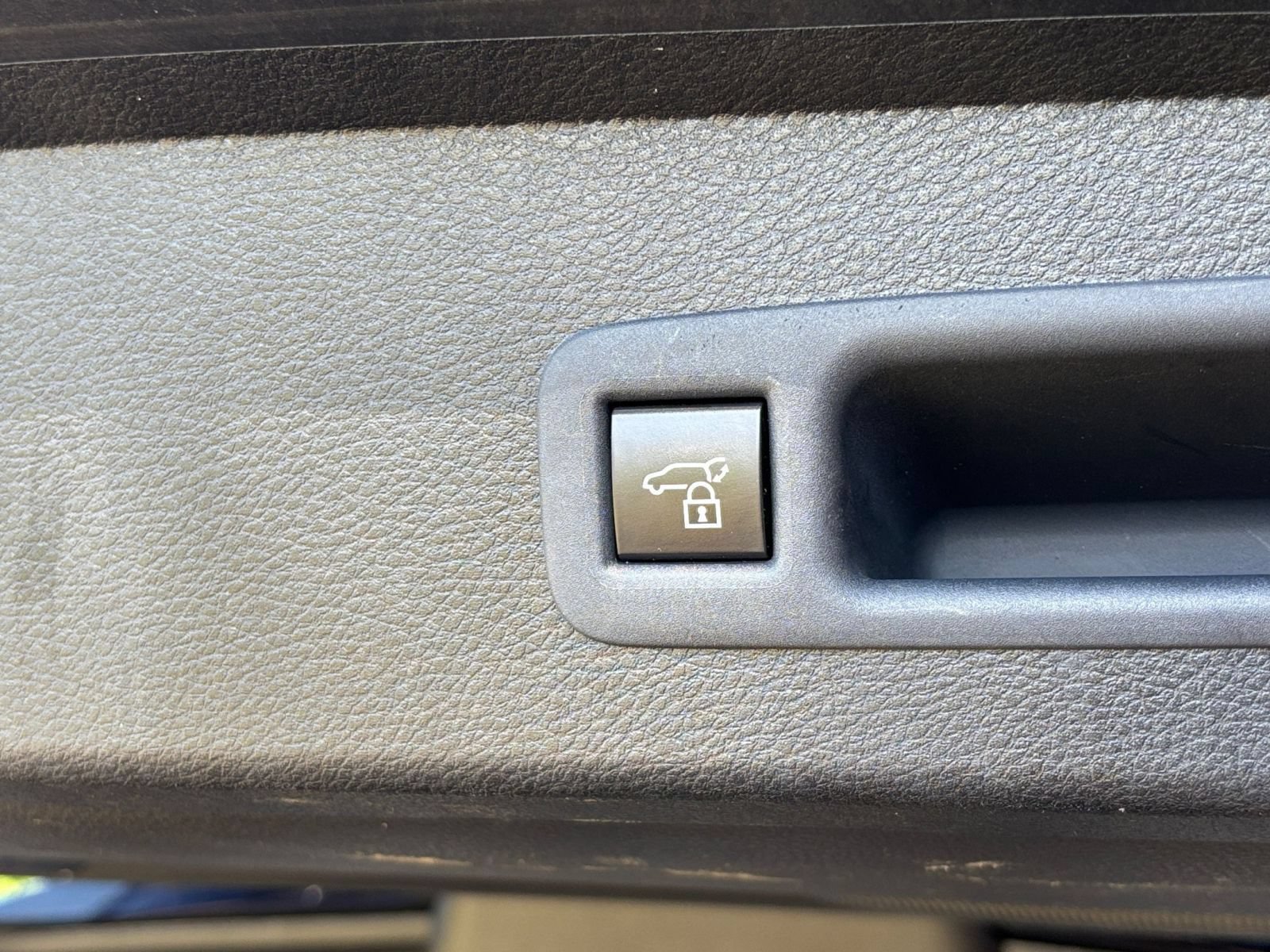 Used 2025 Toyota Sienna XLE FWD image 24