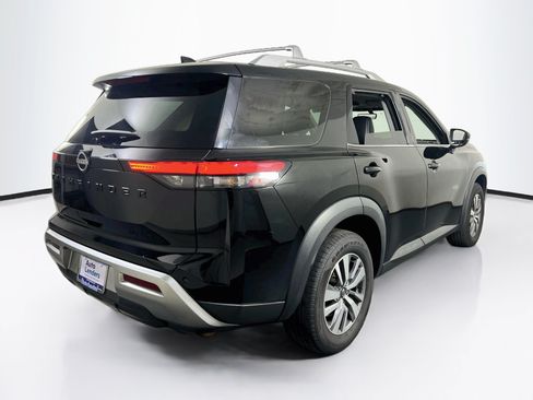 Used 2023 Nissan Pathfinder SL w/ Black Appearance Package AWD/4WD image 5