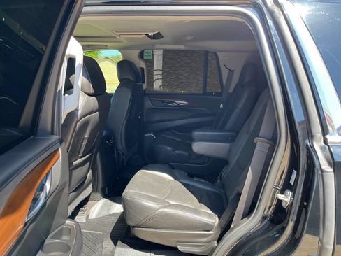 Used 2020 Cadillac Escalade Luxury AWD/4WD image 18