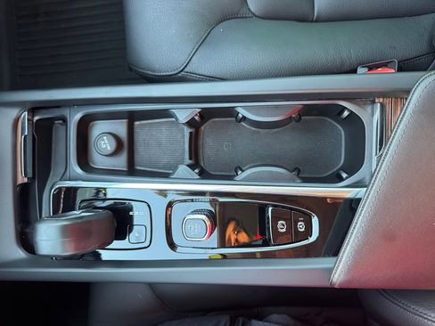 Certified 2024 Volvo XC60 B5 Plus w/ Climate Package image 20