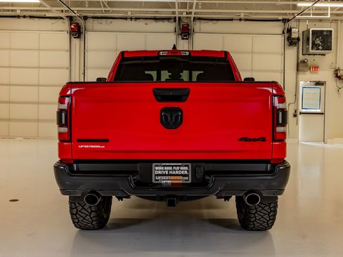 Used 2021 RAM 1500 Big Horn w/ Built-to-serve Edition image 8