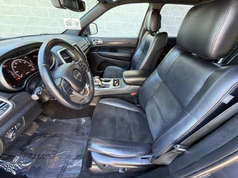 Used 2017 Jeep Grand Cherokee Altitude AWD/4WD image 18