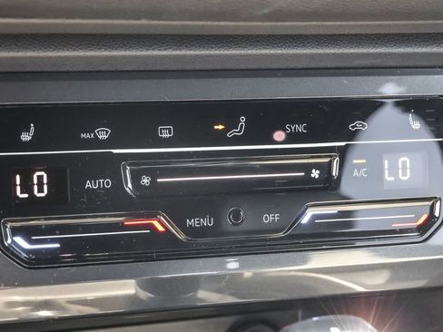 Used 2023 Volkswagen Tiguan SEL R-Line image 25