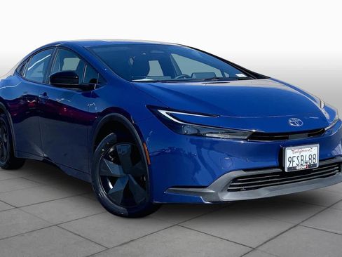 Used 2023 Toyota Prius LE FWD image 2