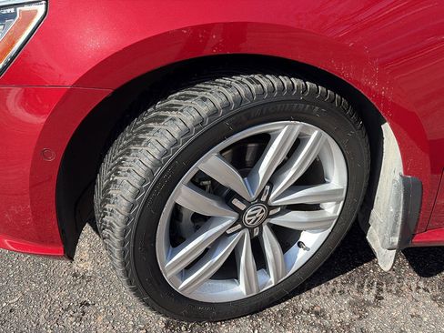 Used 2017 Volkswagen Passat 1.8T SEL Premium image 9