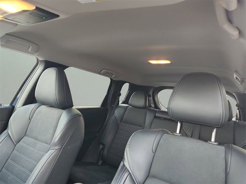 Used 2024 Mitsubishi Outlander SE image 17