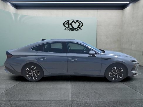Used 2024 Hyundai Sonata SEL FWD image 2