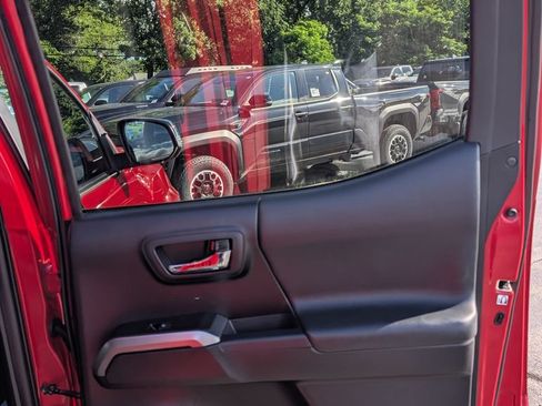 Used 2019 Toyota Tacoma Limited AWD/4WD image 16