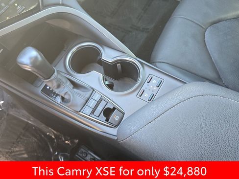 Used 2022 Toyota Camry XSE w/ Navigation Package image 31