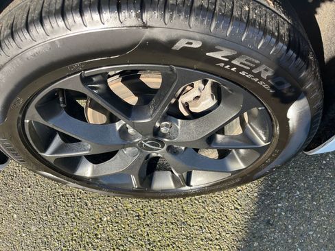 Used 2025 Chrysler Pacifica Limited image 35