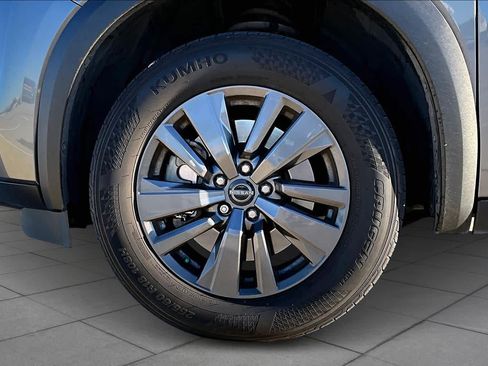 Used 2023 Nissan Pathfinder S image 9