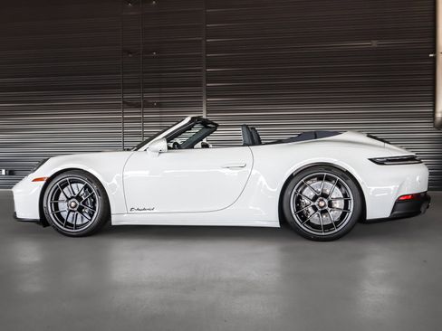 New 2026 Porsche 911 Carrera 4 GTS image 2