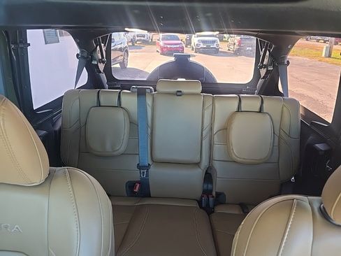 Used 2023 Jeep Wrangler Unlimited Sahara w/ Cold Weather Group image 15