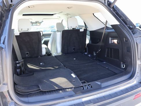 Certified 2025 Ford Explorer Platinum w/ LUX Leather Package image 16