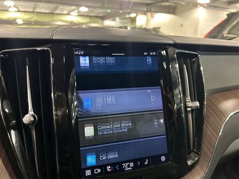 Certified 2022 Volvo XC60 B5 Momentum w/ Climate Package image 17